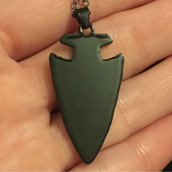 Lion Face Arrowhead Shaped Fashion Jewelry Necklace - Picture 6 of 10